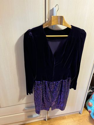 Vestido de fiesta morado con lentejuelas
