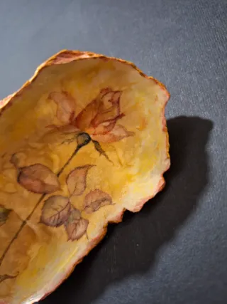 Conchiglia decorata con rosa