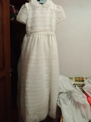 Vestido de Comunión Blanco roto, sencillo,