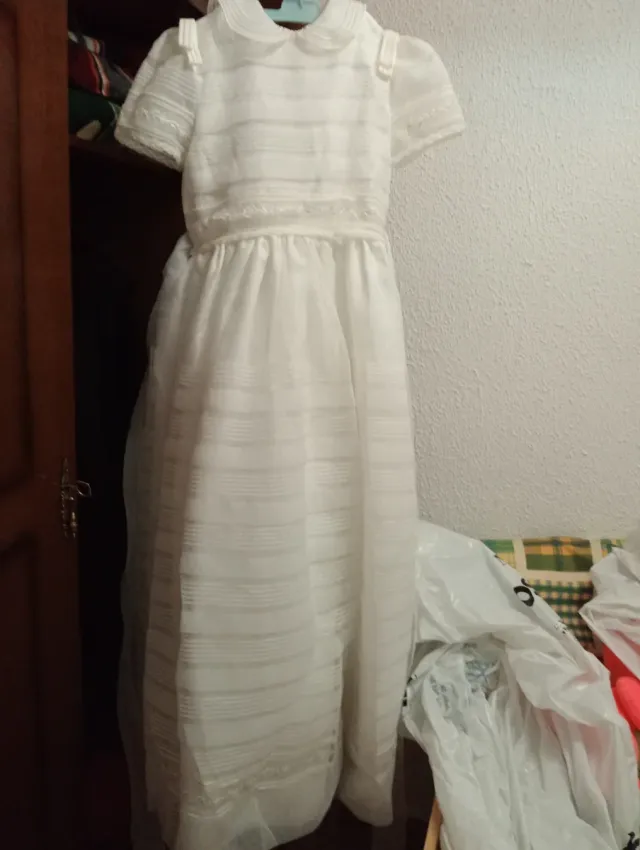 Vestido de Comunión Blanco roto, sencillo,