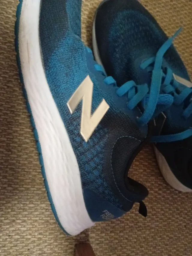 Zapatillas New Balance azul y plata