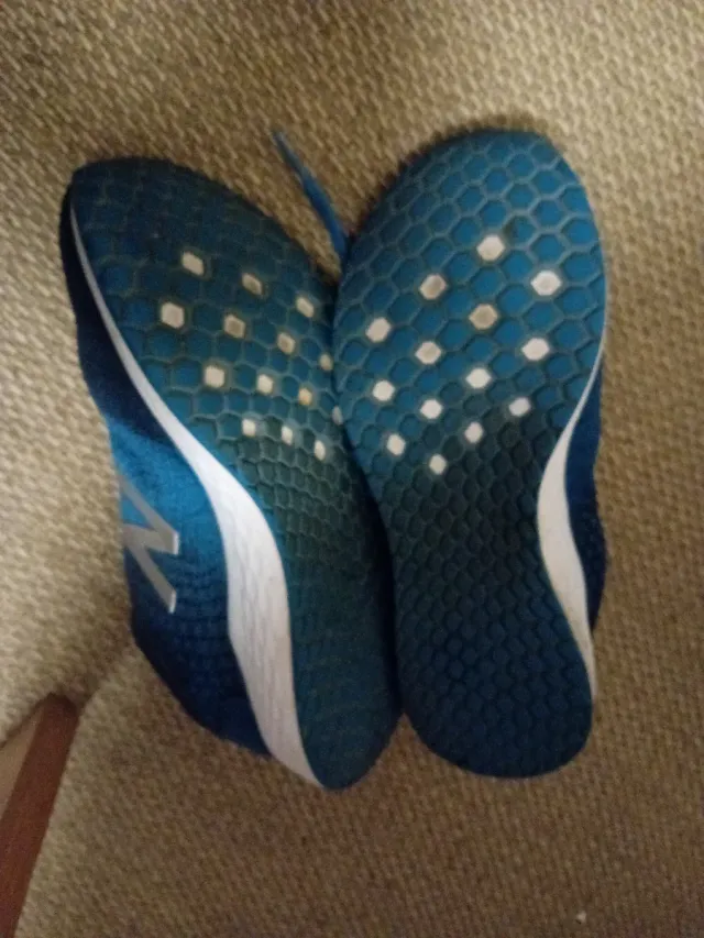 Zapatillas New Balance azul y plata