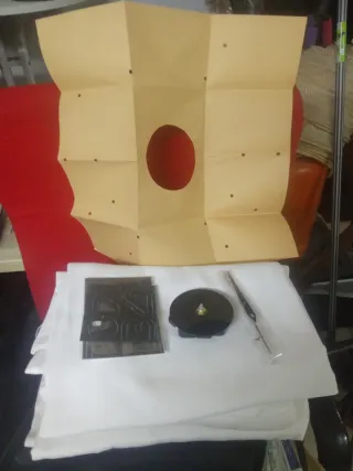 Reloj de pared con patrones y componentes