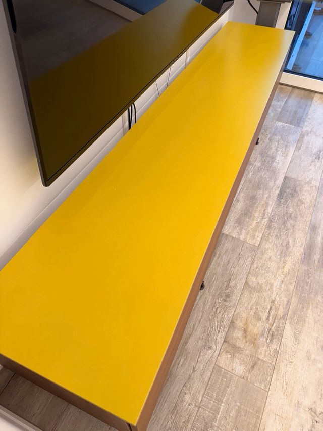 Mesa TV madera mostaza y marrón