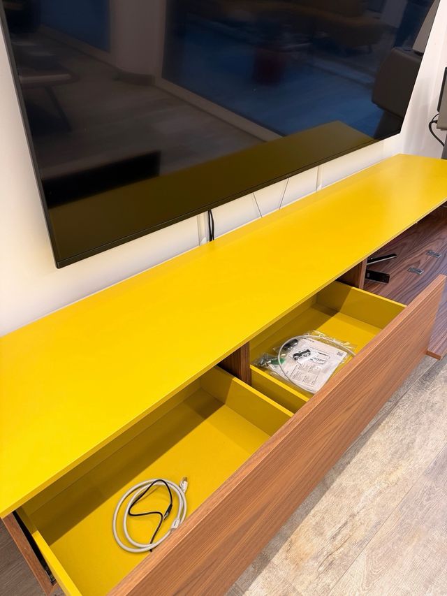 Mesa TV madera mostaza y marrón