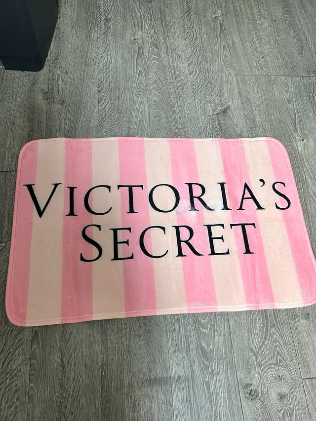 Alfombra Victoria's Secret Rayas Rosa y Blanca