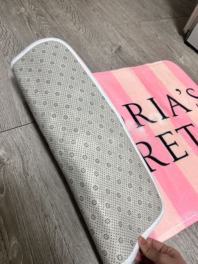 Alfombra Victoria's Secret Rayas Rosa y Blanca