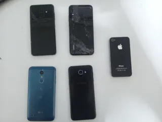 Móviles pantallas rotas.