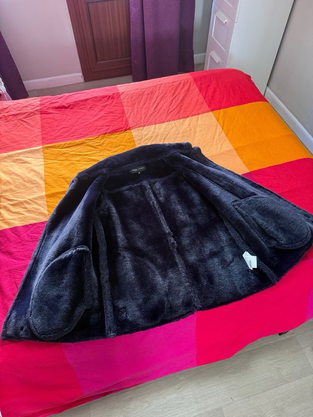 Chaqueta negra/morada con forro de borrego