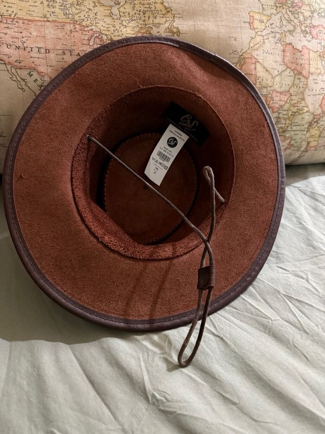 Sombrero de piel marrón. talla56
