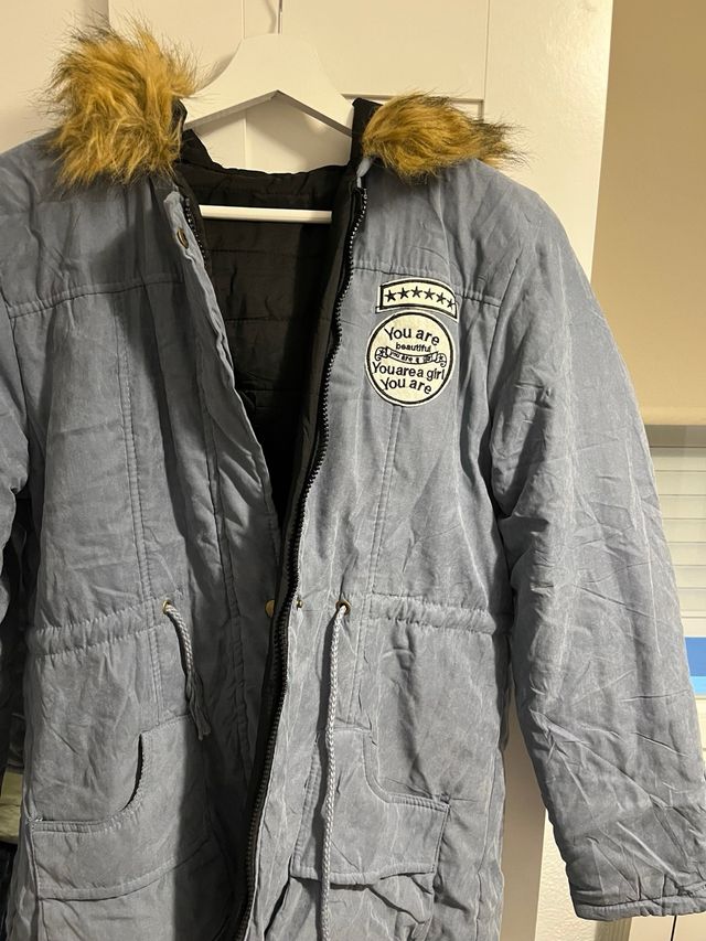 Parka con capucha y pelo