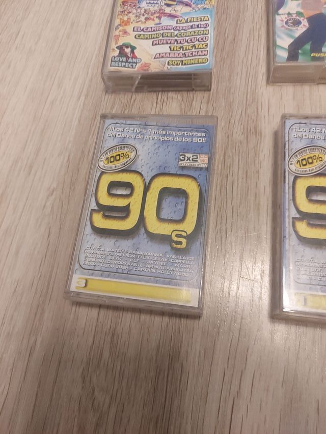 Lotto di vecchie cassette con compilation dance