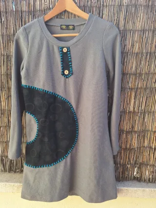 Vestido hippie gris con detalles