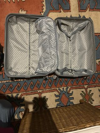 Maletas de viaje pequeñas (gris y roja)