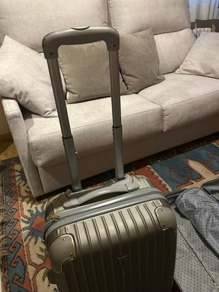 Maletas de viaje pequeñas (gris y roja)