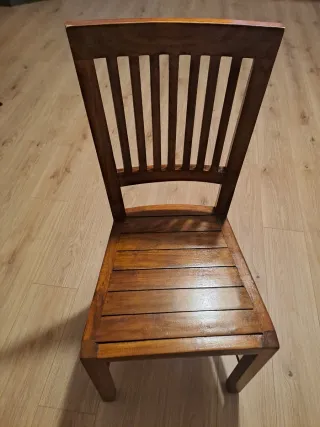 4 Sillas de Madera Clásicas Marrones