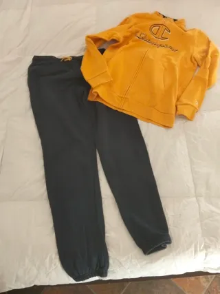 Tuta Champion Gialla e Pantaloni Blu