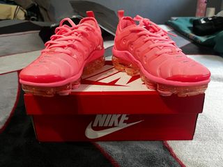 nike vapormax plus coral