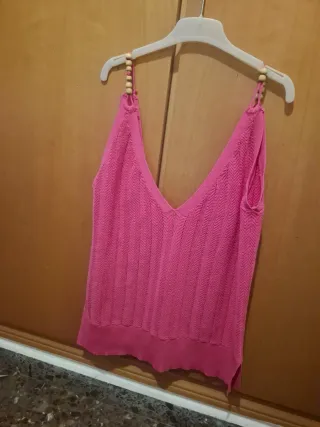Camiseta tirantes rosa con abalorios