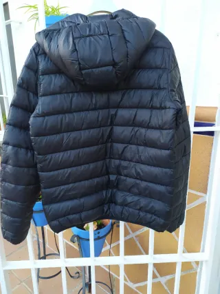 Cazadora Champion con capucha negra