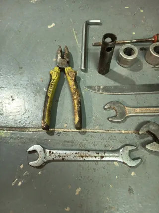 Juego de herramientas varias, lleve ruedas y 10 te