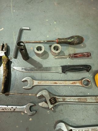 Juego de herramientas varias, lleve ruedas y 10 te