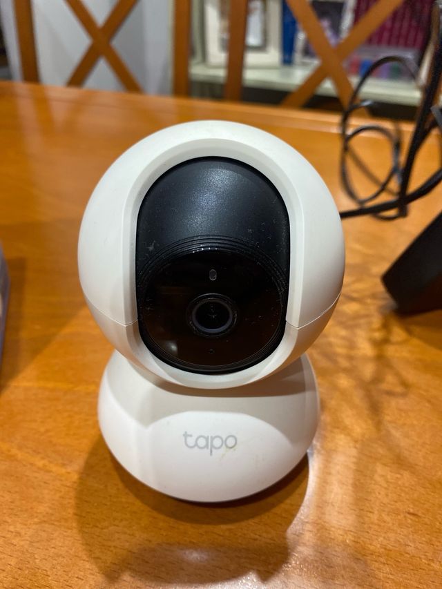 Cámara Seguridad Wi-Fi Tapo C200 Pan/Tilt