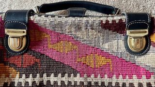Bolsa de viaje hecha con Kilim turco.