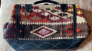 Bolsa de viaje hecha con Kilim turco.