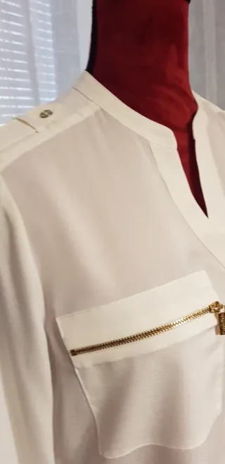 Camisa CK Blanca Cuello Pico