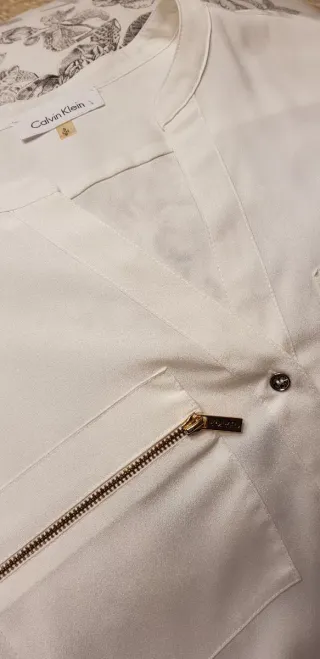 Camisa CK Blanca Cuello Pico