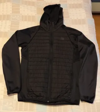 Chaqueta Jack & Jones acolchada negra.