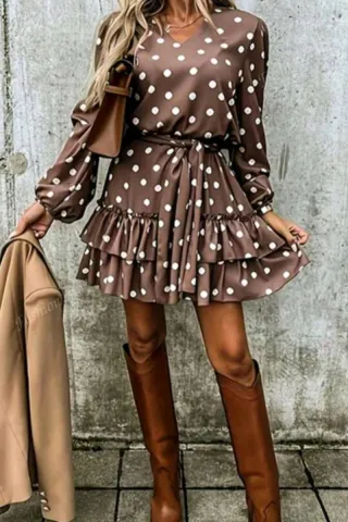 Abito a pois marrone con volant
