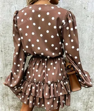 Abito a pois marrone con volant