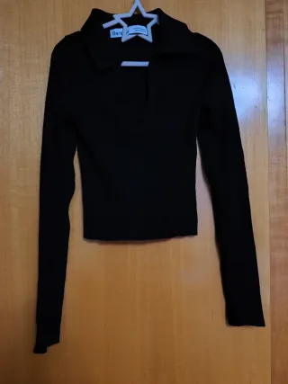 Jersey Bershka negro corto punto fino
