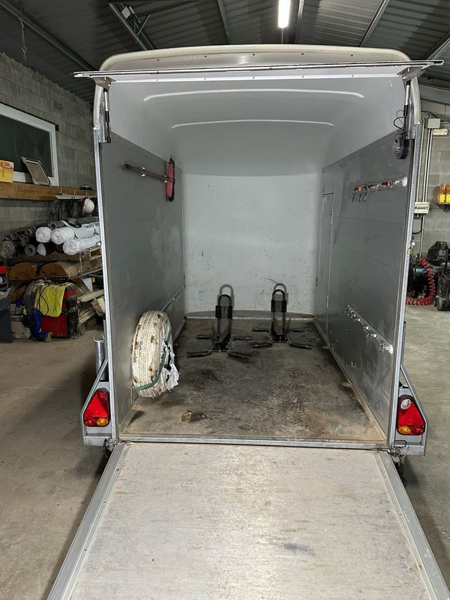 Remolque ONNE L de aluminio y fibra