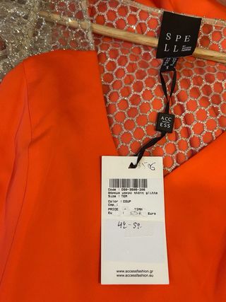 Vestido de fiesta naranja y dorado