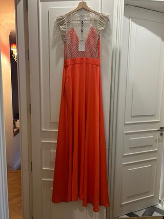 Vestido de fiesta naranja y dorado