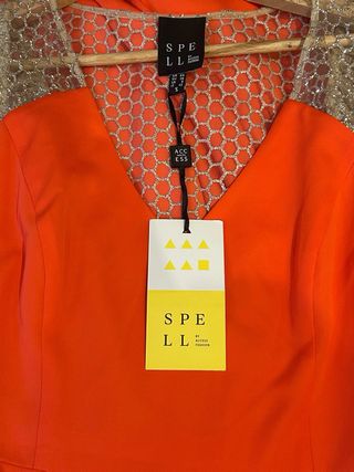 Vestido de fiesta naranja y dorado