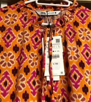 Vestido Zara estampado naranja y fucsia