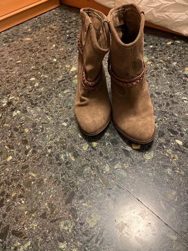 Botines camperos tacón marrón