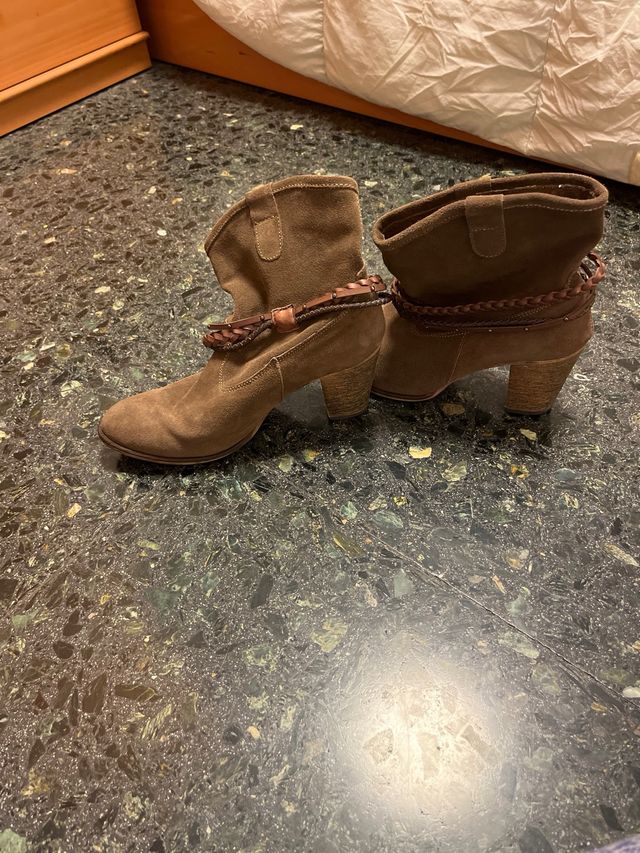 Botines camperos tacón marrón