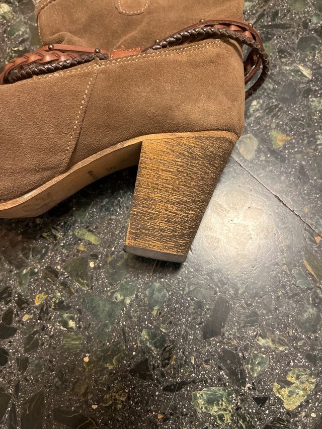 Botines camperos tacón marrón