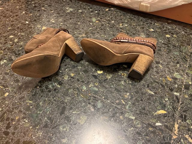 Botines camperos tacón marrón