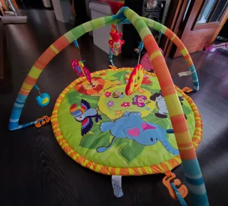 Parque infantil com brinquedos