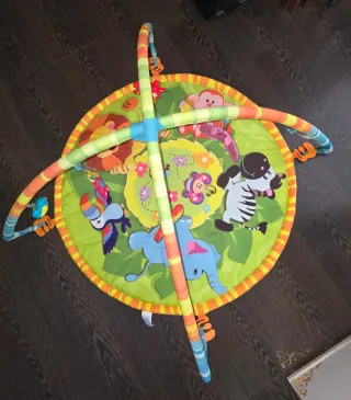 Parque infantil com brinquedos