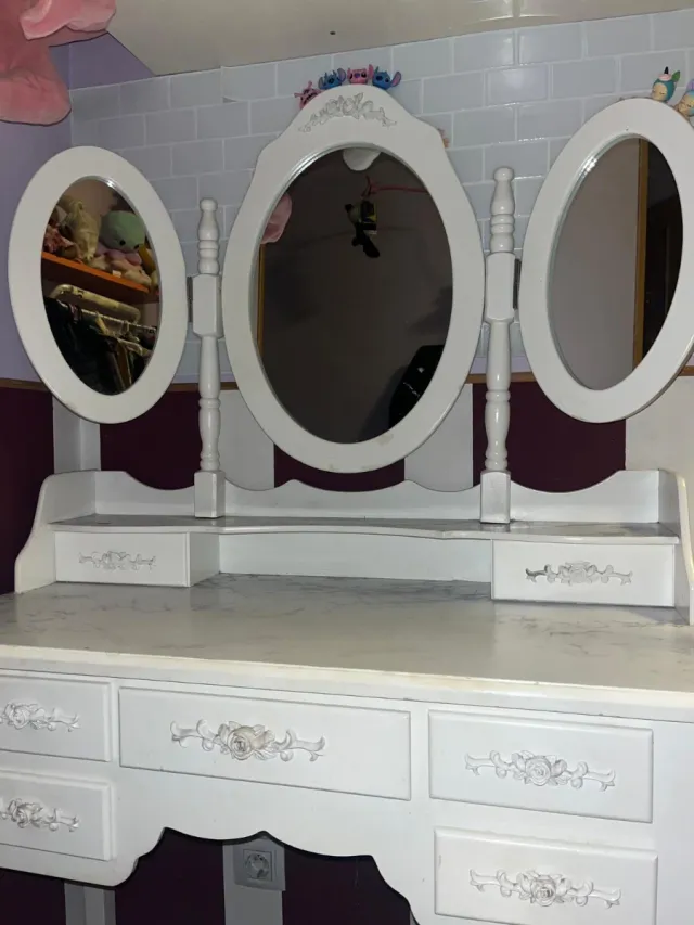 Tocador blanco con espejo triple