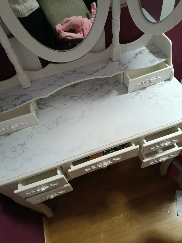 Tocador blanco con espejo triple