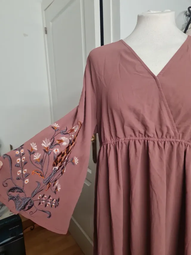Vestido mujer mangas bordadas