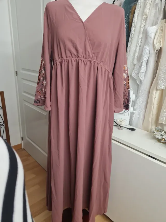 Vestido mujer mangas bordadas